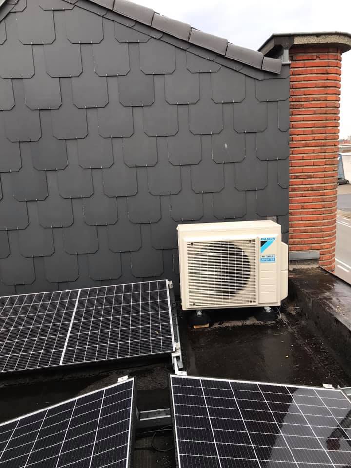Airco buitenunit op plat dak