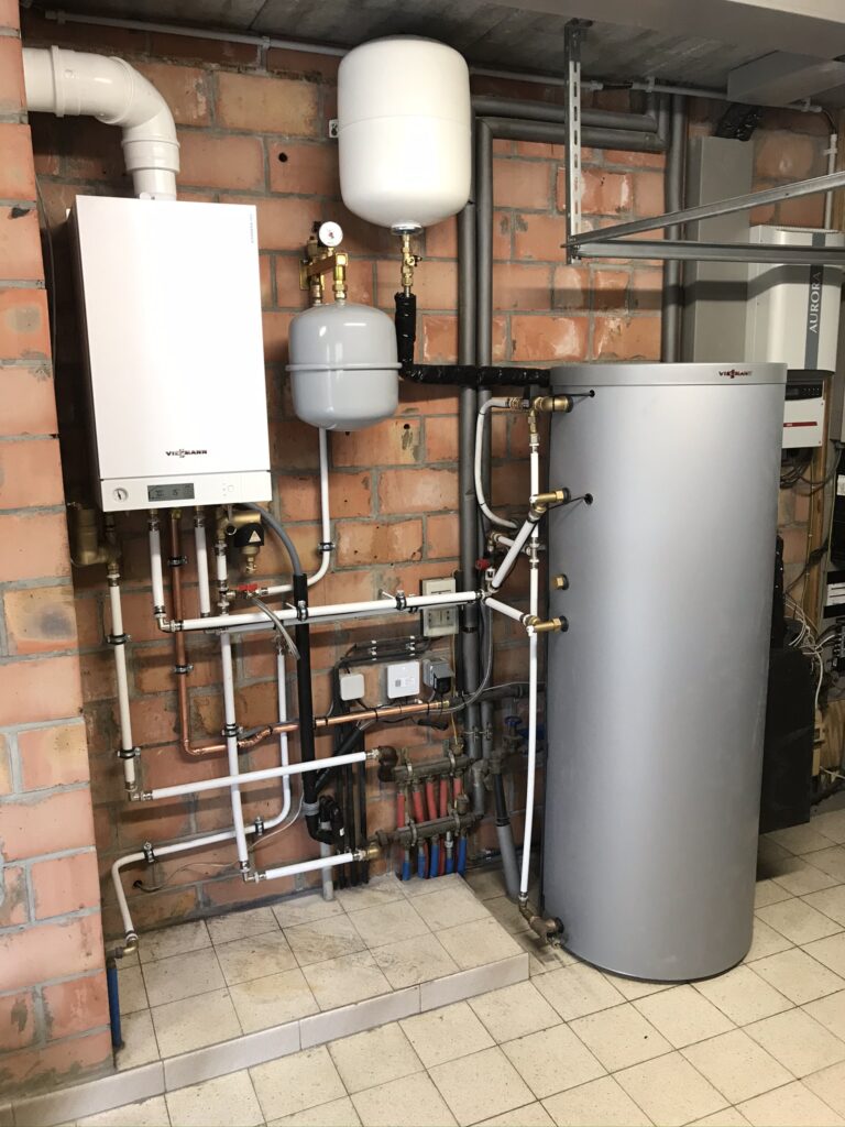 Warmwaterinstallatie met voorraadvat